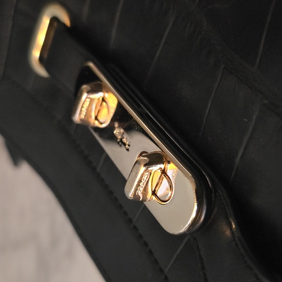 Coach black leather embossed small crossbody gold detail - Picture 3 of 13